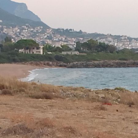Villa Tzanetos Seaside Kyparissia Esterno foto