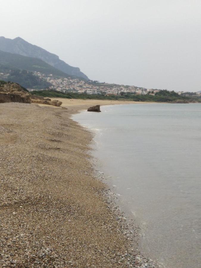 Villa Tzanetos Seaside Kyparissia Esterno foto
