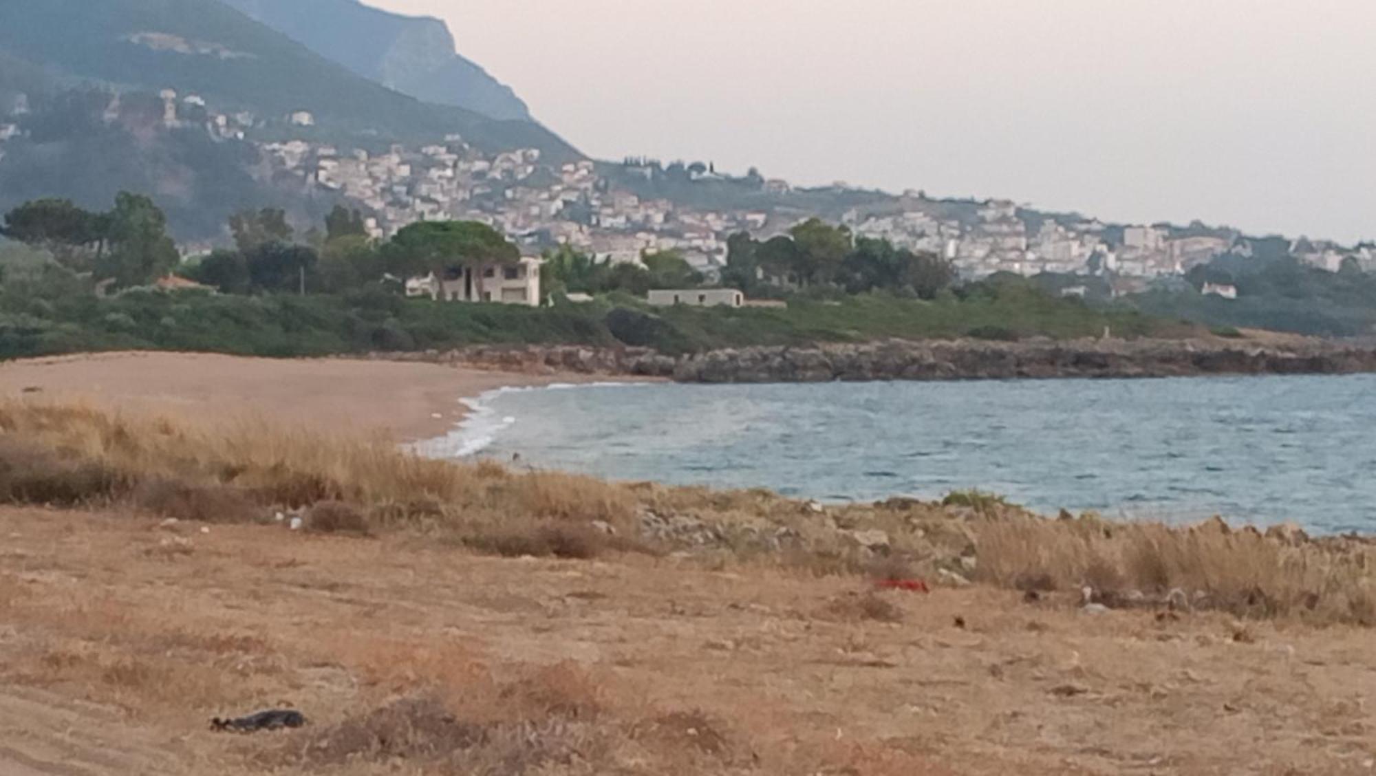 Villa Tzanetos Seaside Kyparissia Esterno foto
